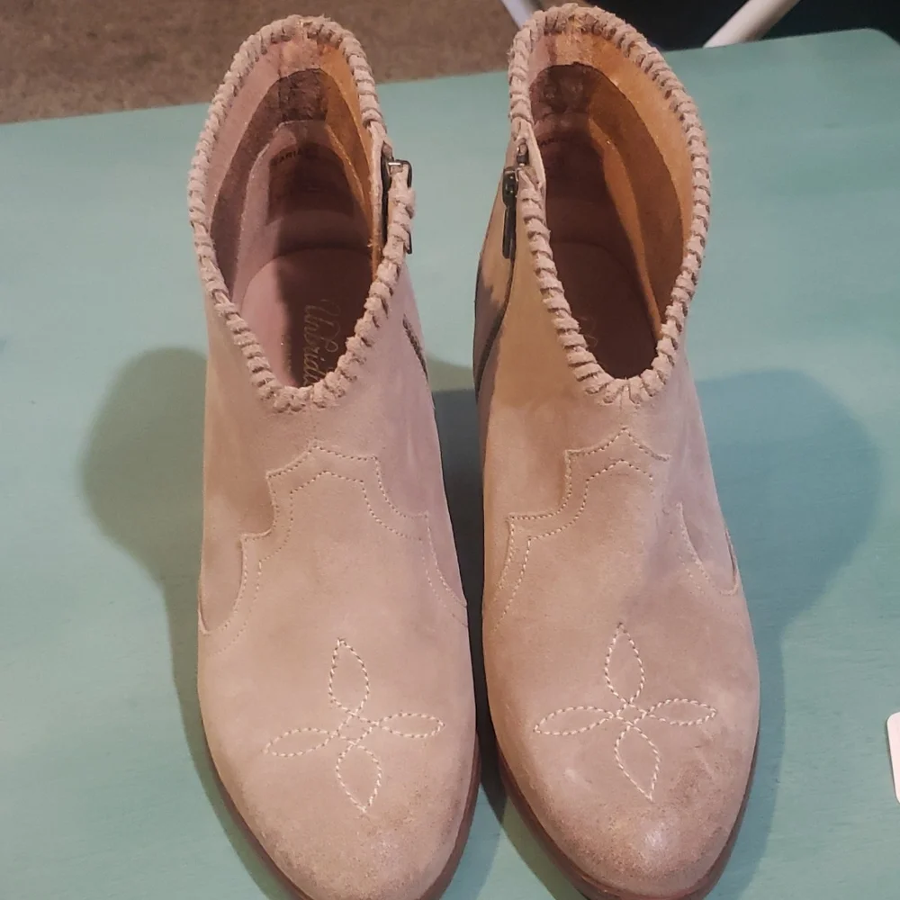 Ariat Unbridled Eva Bootie - Picture 2 of 8